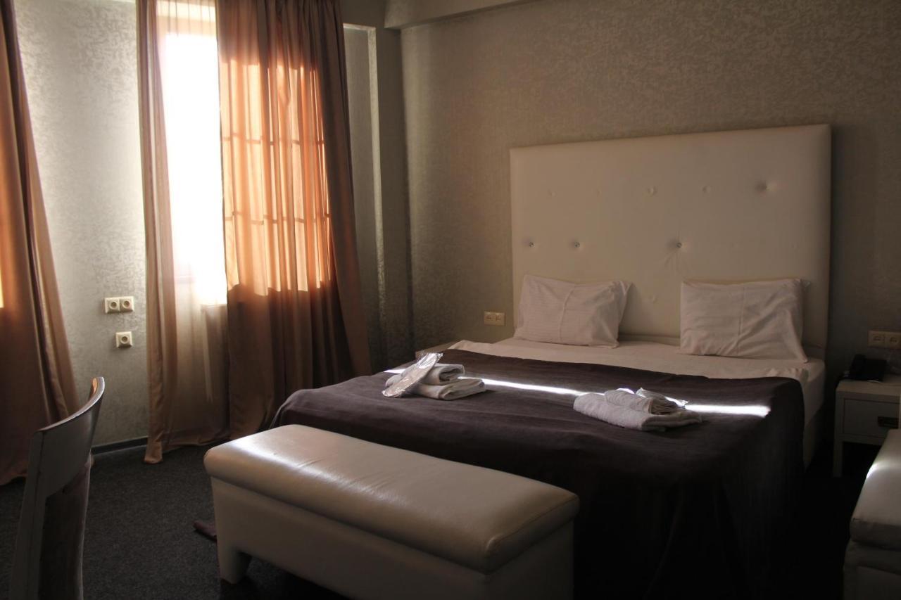 Hotel Plaza Tbilisi Luaran gambar